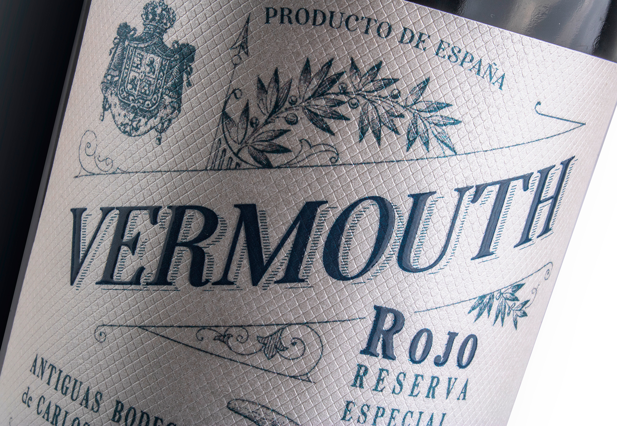 Vermouth Krauel restyling de un clásico Vermouth Krauel restyling de un clásico. Diseño gráfico de etiquetas para vermouth.